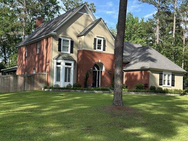 801 Woodland Pine Street, Flowood, MS 39232