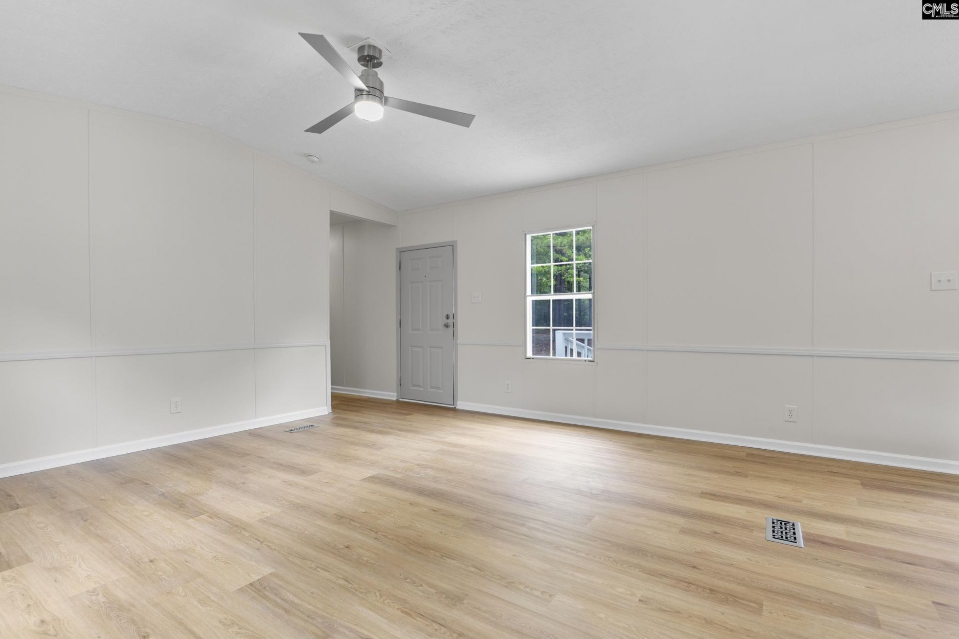 312 Middlefield Court  Photo 6