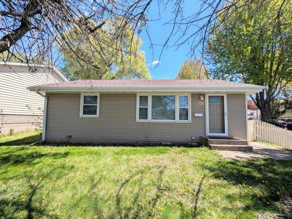 1326 Clarence Street , Saint Paul, MN 55106