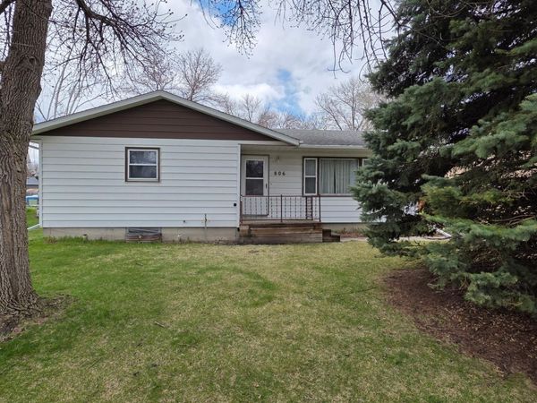 806 N 29 Street N, Fargo, ND 58102