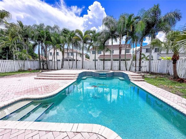 1118 Hickory Way , Weston, FL 33327