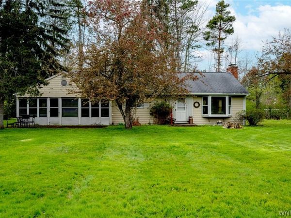 15 South Lane , Angola, NY 14006