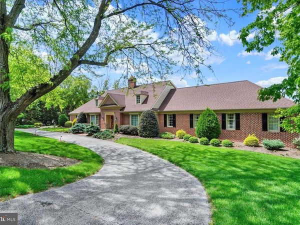 925 SUMMIT CIRCLE N, YORK, PA 17403