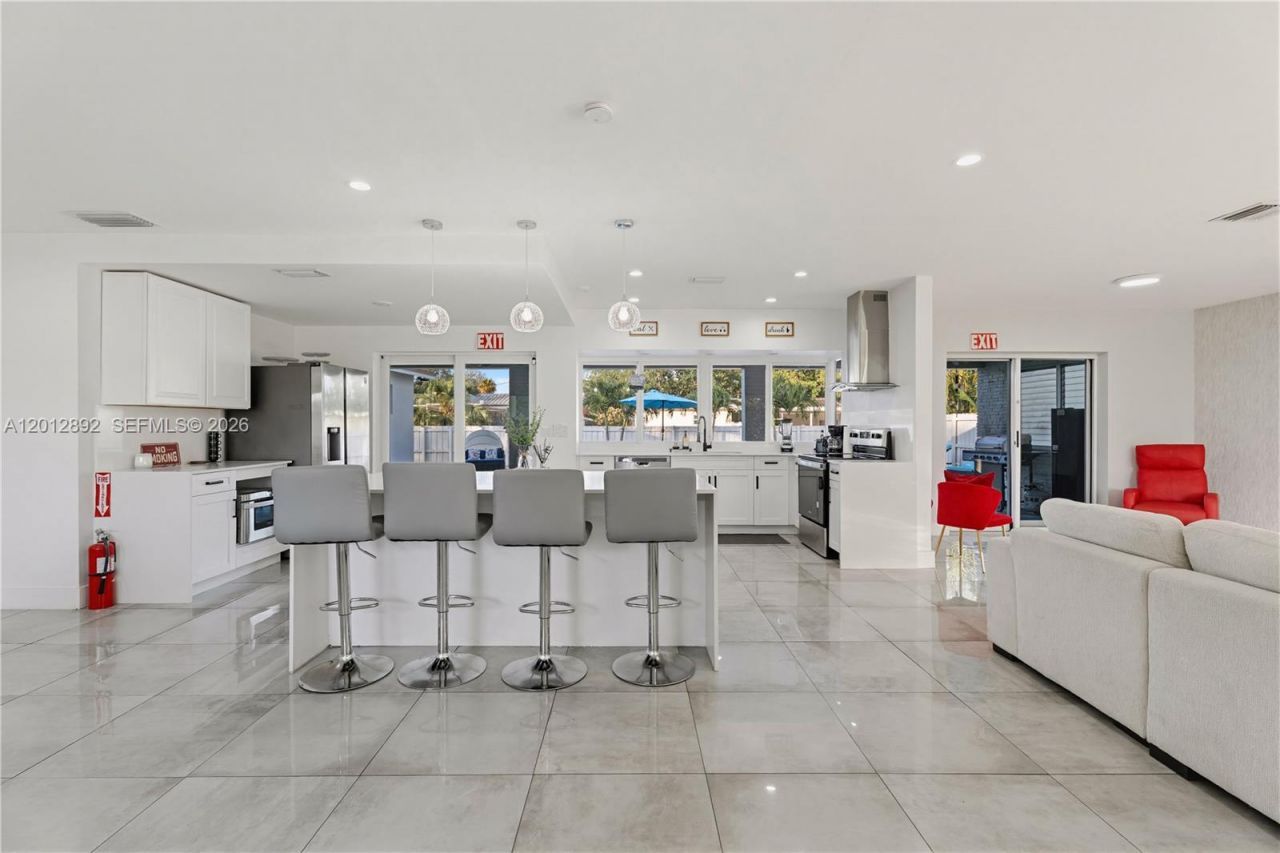632 S Crescent Dr , Hollywood, FL 33021 Photo