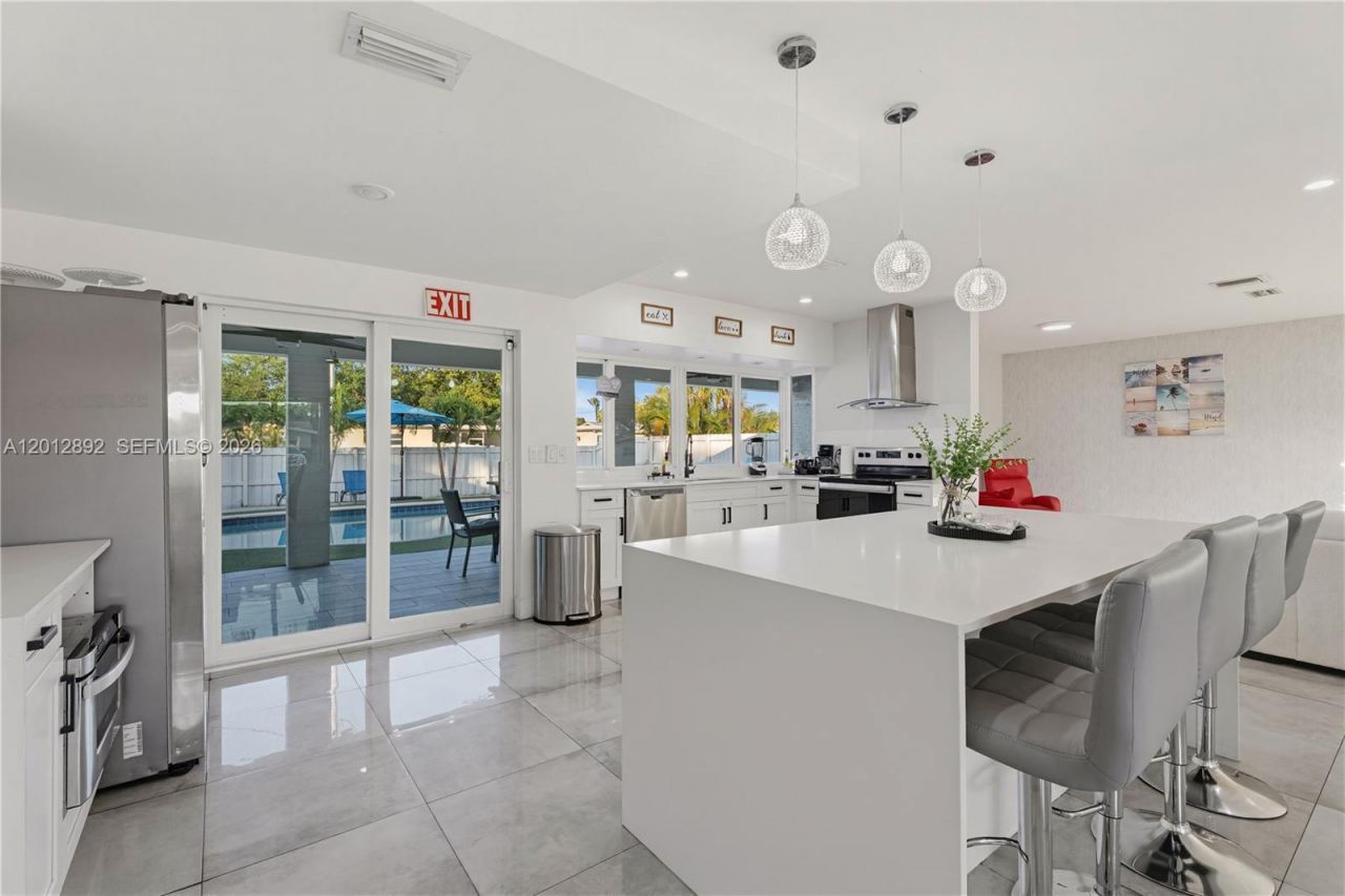 632 S Crescent Dr , Hollywood, FL 33021 Photo