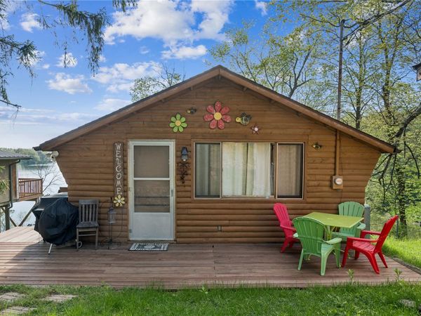22107 Spruce St , IA 52303