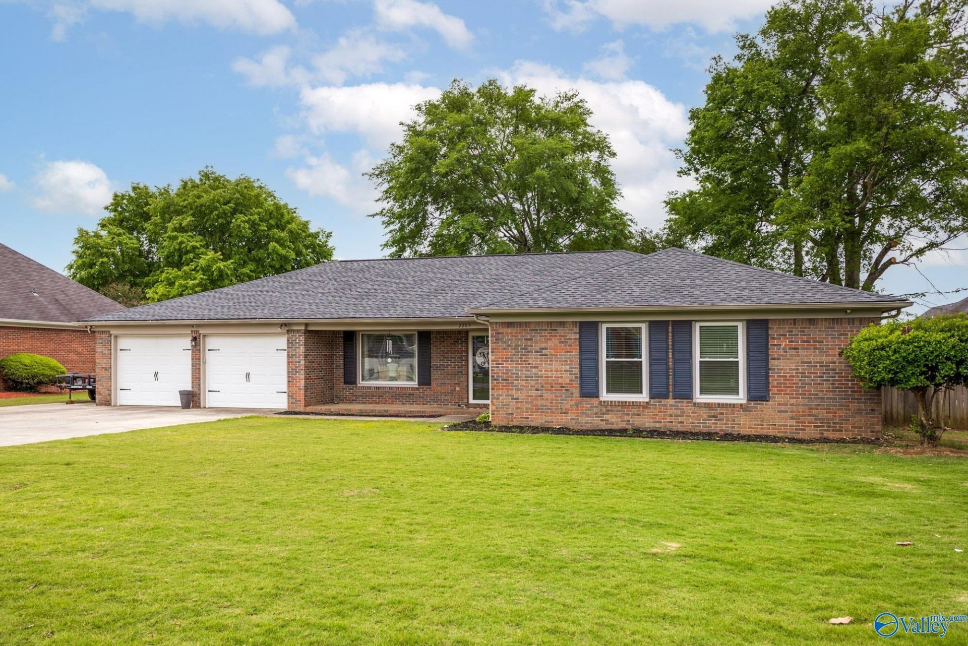 2205 Victoria Drive Sw, Decatur, AL 35603 Main Photo