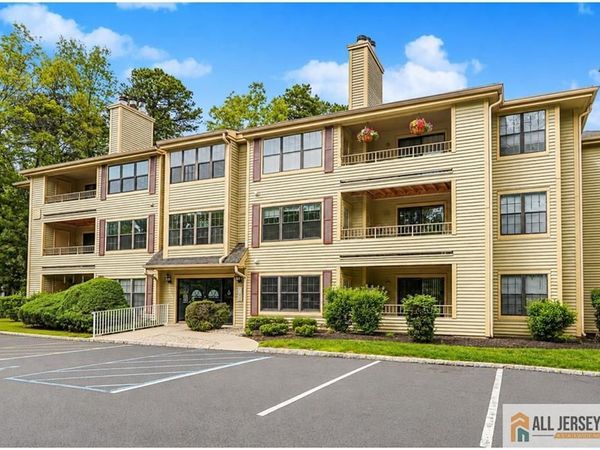 612 Chester Court, Helmetta, NJ 08828