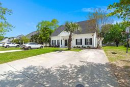 3225 Queensgate Way photo 4