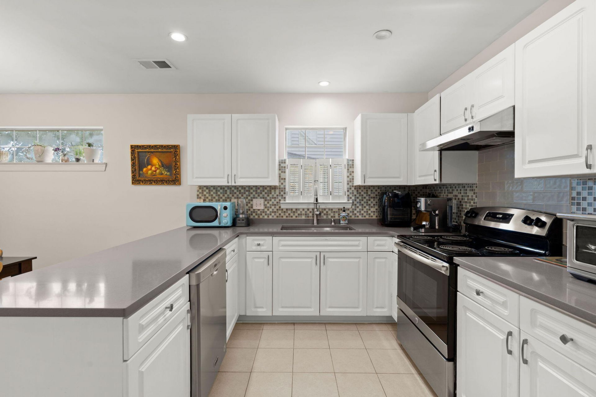 3225 Queensgate Way Photo 9