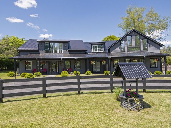 8913 Seneca Trail South, Lewisburg, WV 24901