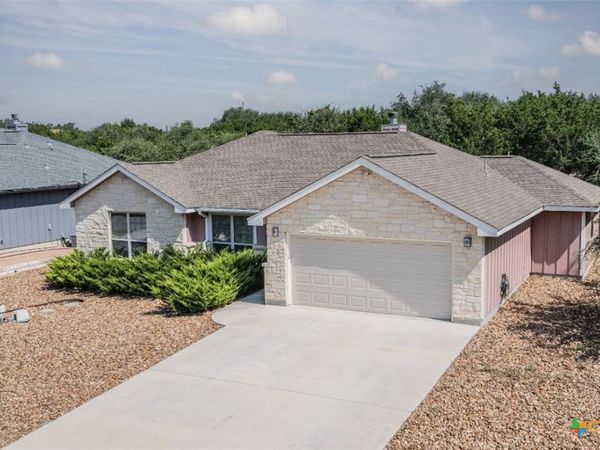 1421 Cottonwood Road , Fischer, TX 78623