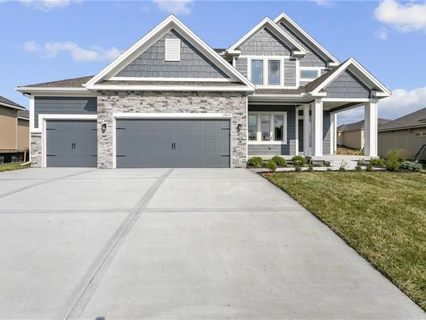 8891 N Monroe Avenue, Kansas City, MO 64156