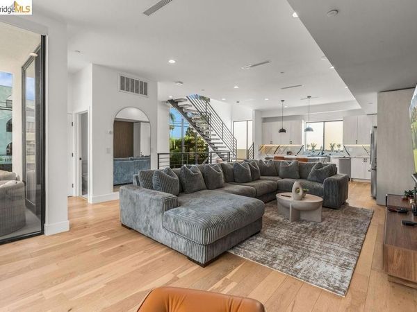 6503 N Contour LN, North Hollywood, CA 91606