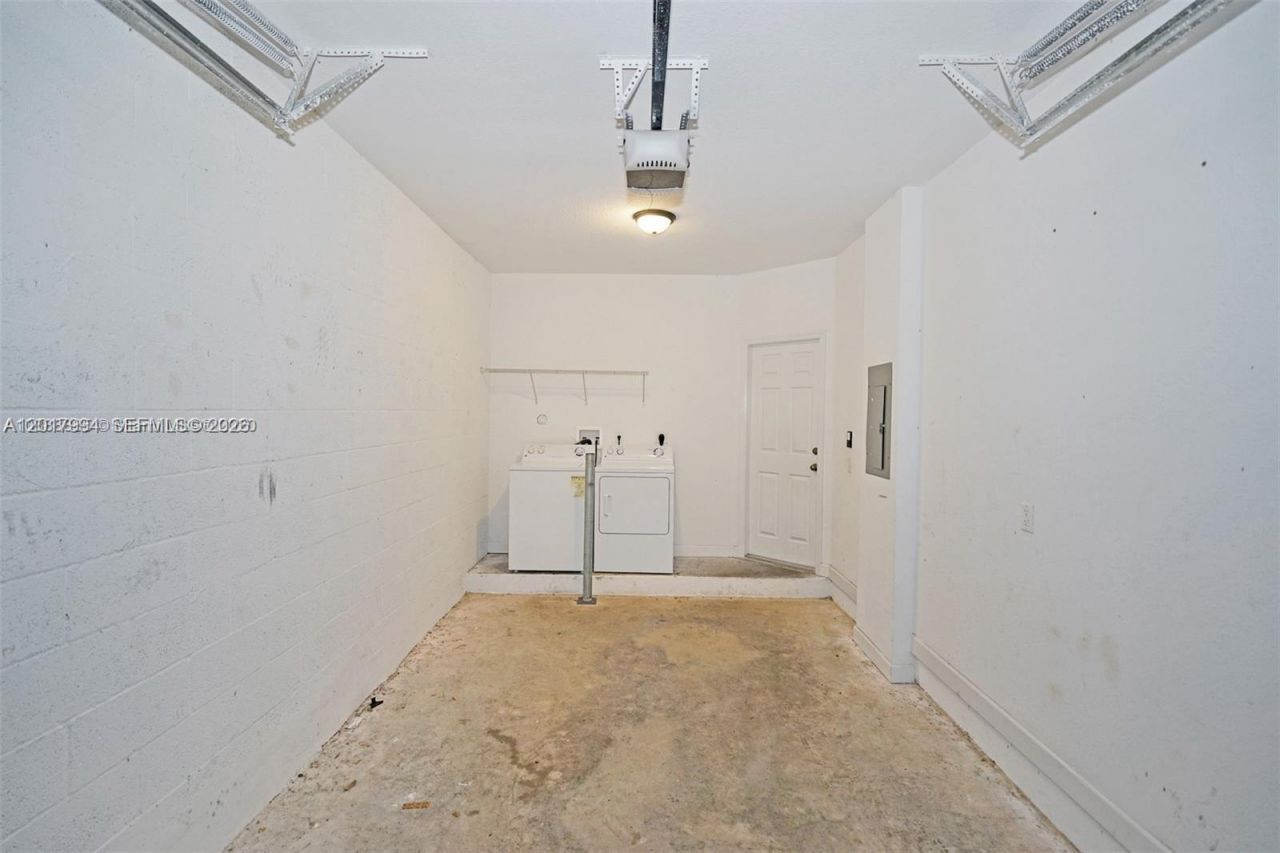 1048 NE 208th St , Unit 1048, Miami, FL 33179 Photo