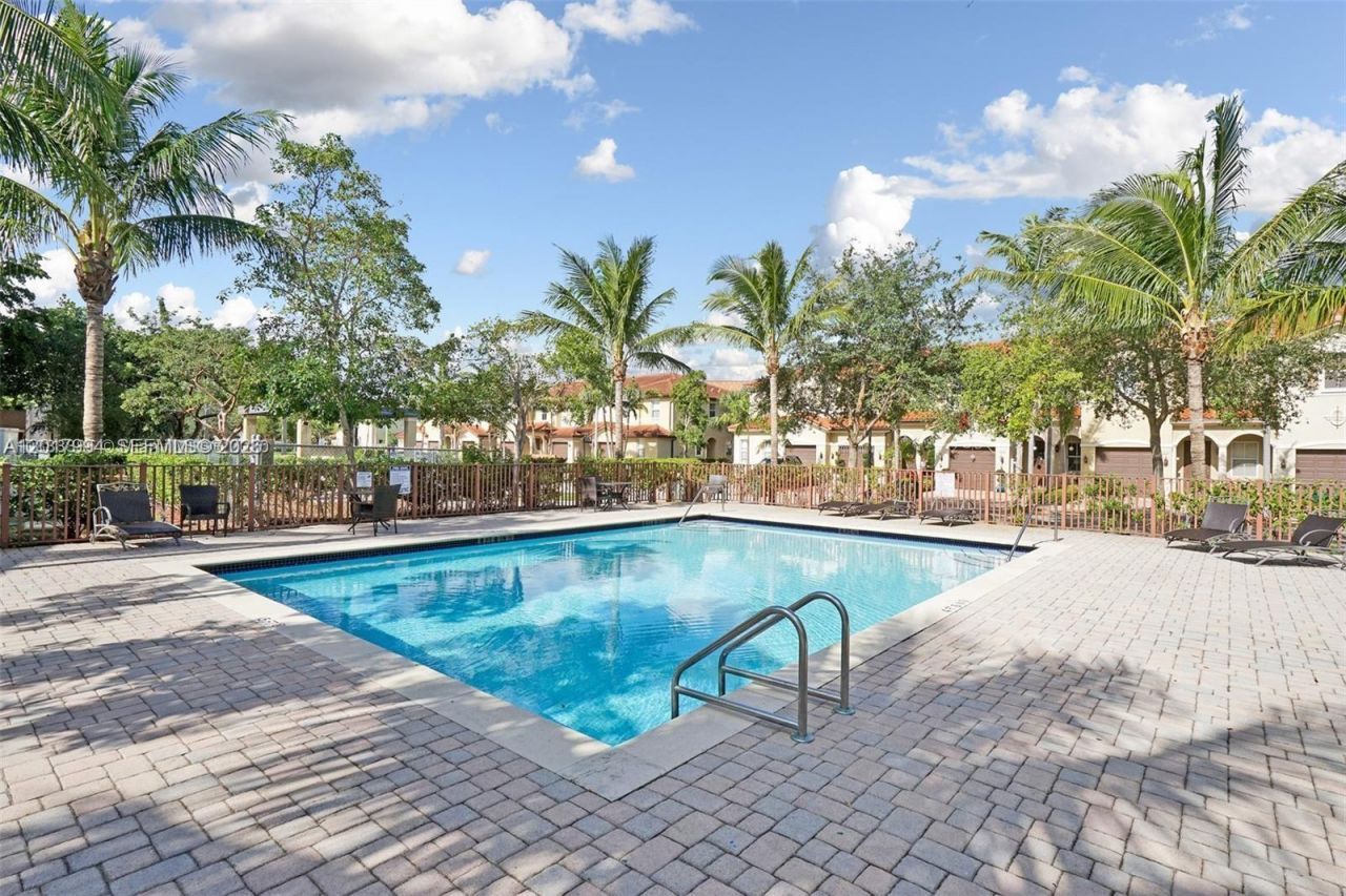 1048 NE 208th St , Unit 1048, Miami, FL 33179 Photo