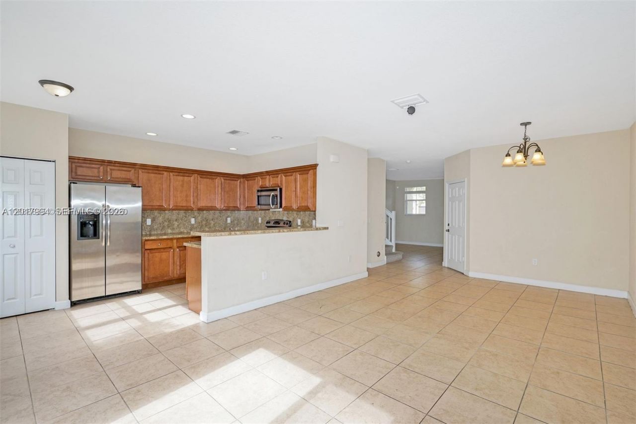 1048 NE 208th St , Unit 1048, Miami, FL 33179 Photo