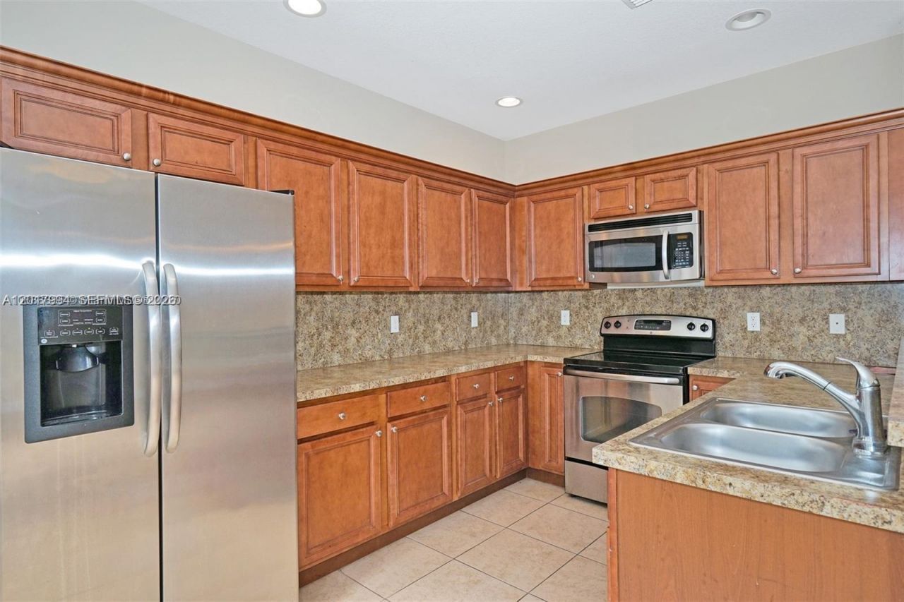 1048 NE 208th St , Unit 1048, Miami, FL 33179 Photo
