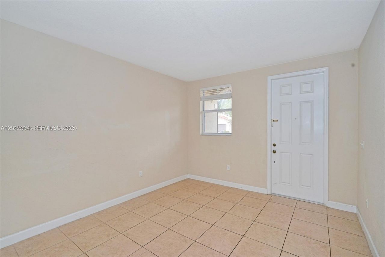 1048 NE 208th St , Unit 1048, Miami, FL 33179 Photo
