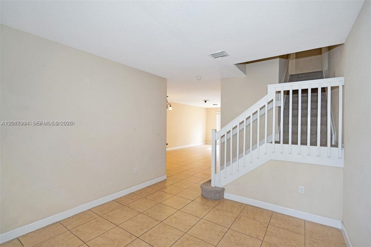 1048 NE 208th St , Unit 1048, Miami, FL 33179 Photo
