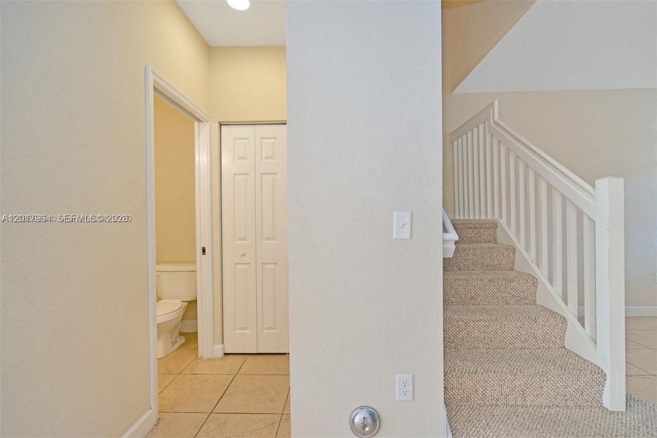 1048 NE 208th St , Unit 1048, Miami, FL 33179 Photo