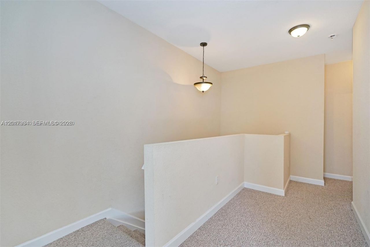 1048 NE 208th St , Unit 1048, Miami, FL 33179 Photo