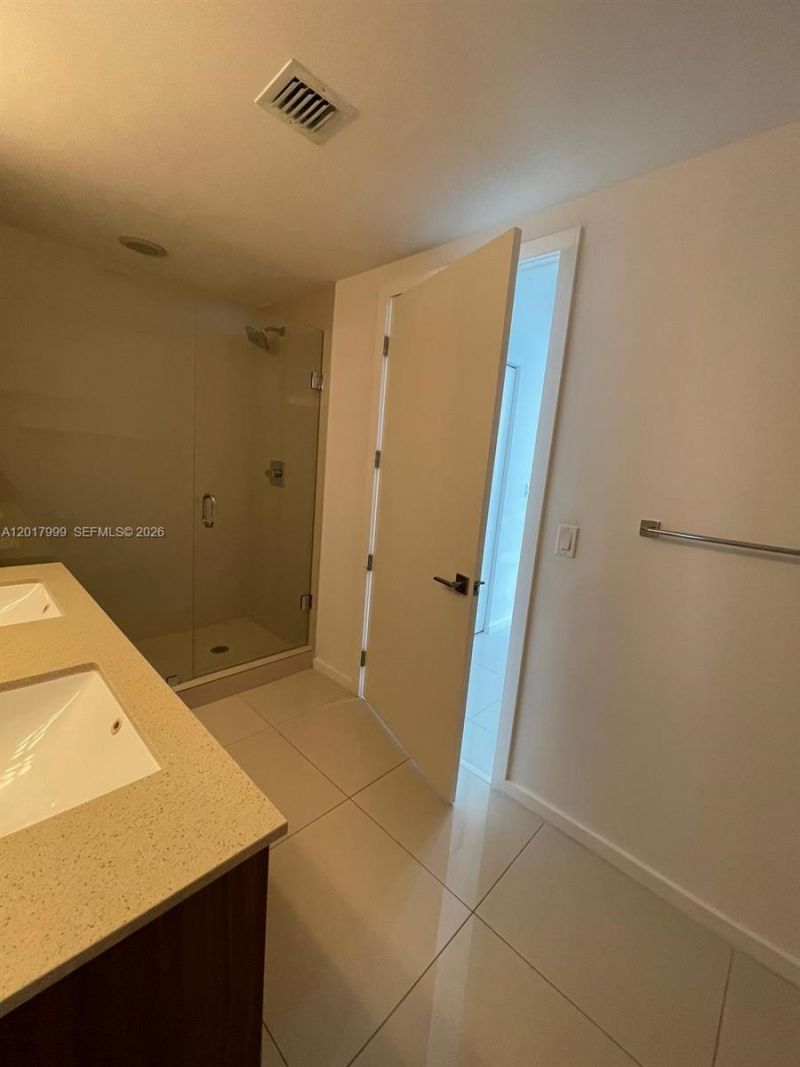 5300 Paseo Blvd , Unit 604, Doral, FL 33166 Photo