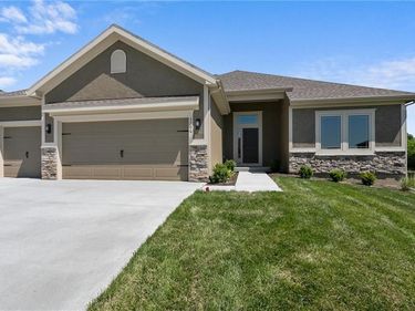 8895 N Monroe Avenue, Kansas City, MO 64156