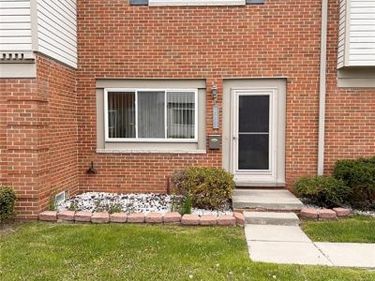 25647 Salem, Roseville, MI 48066