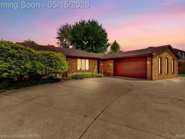38324 Santa Anna Street, Clinton Twp, MI 48036
