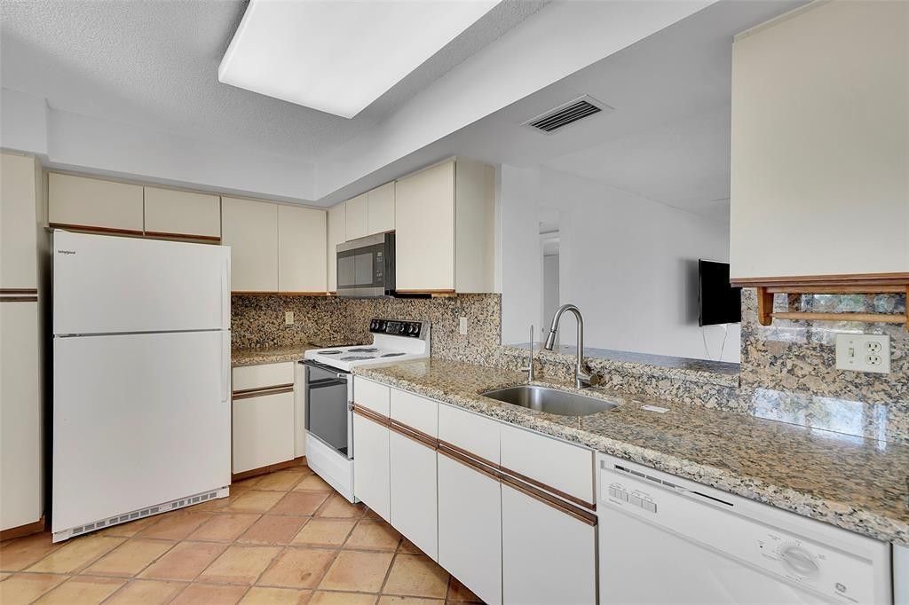 7370 S Oriole Boulevard, Unit 607, Delray Beach, FL 33446 Photo