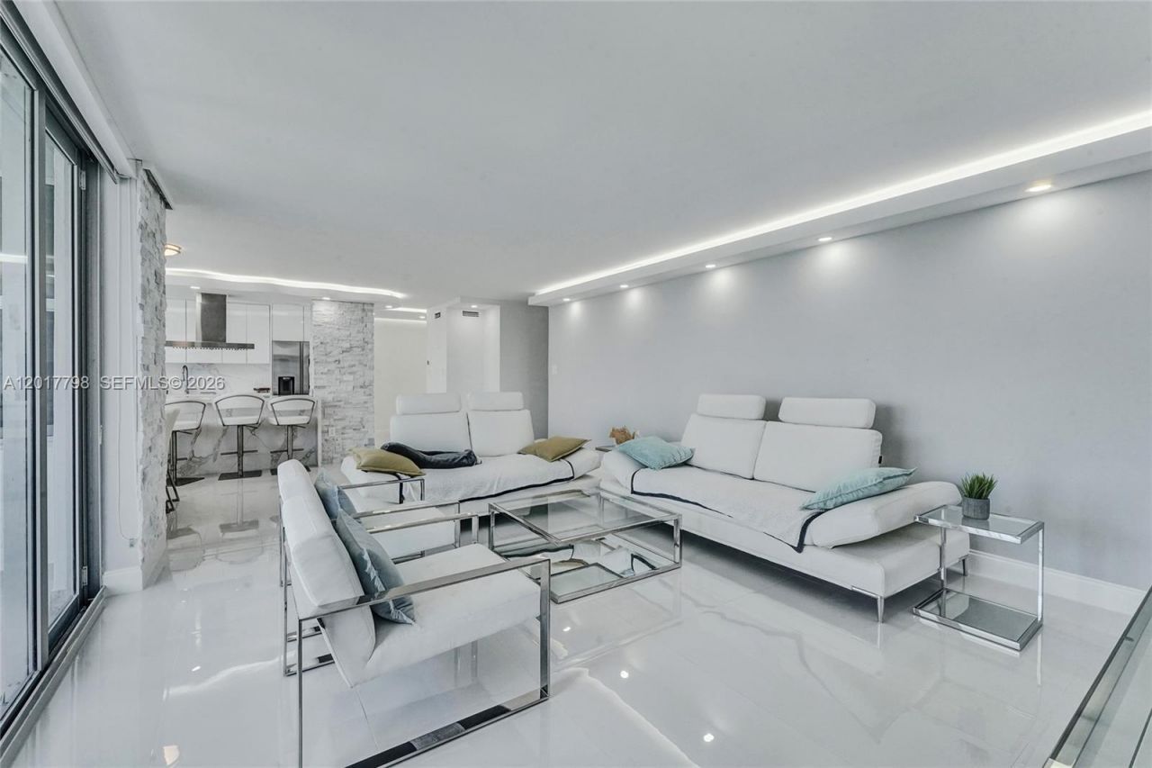 18041 Biscayne Blvd , Unit 1804, Aventura, FL 33160 Photo