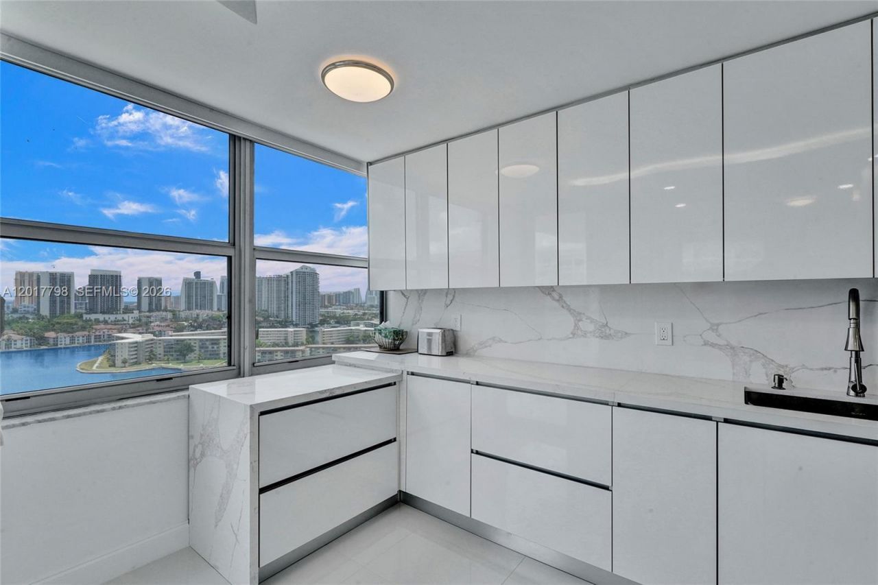 18041 Biscayne Blvd , Unit 1804, Aventura, FL 33160 Photo