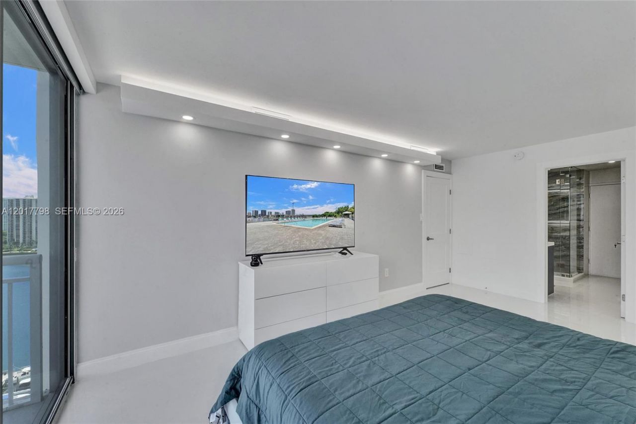 18041 Biscayne Blvd , Unit 1804, Aventura, FL 33160 Photo