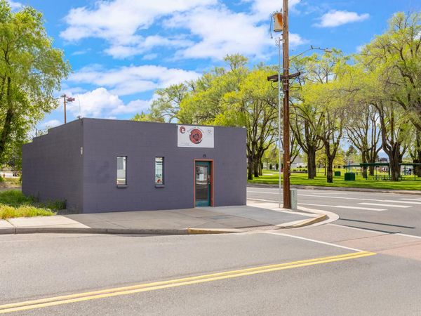 15 NE 7th Street, Madras, OR 97741