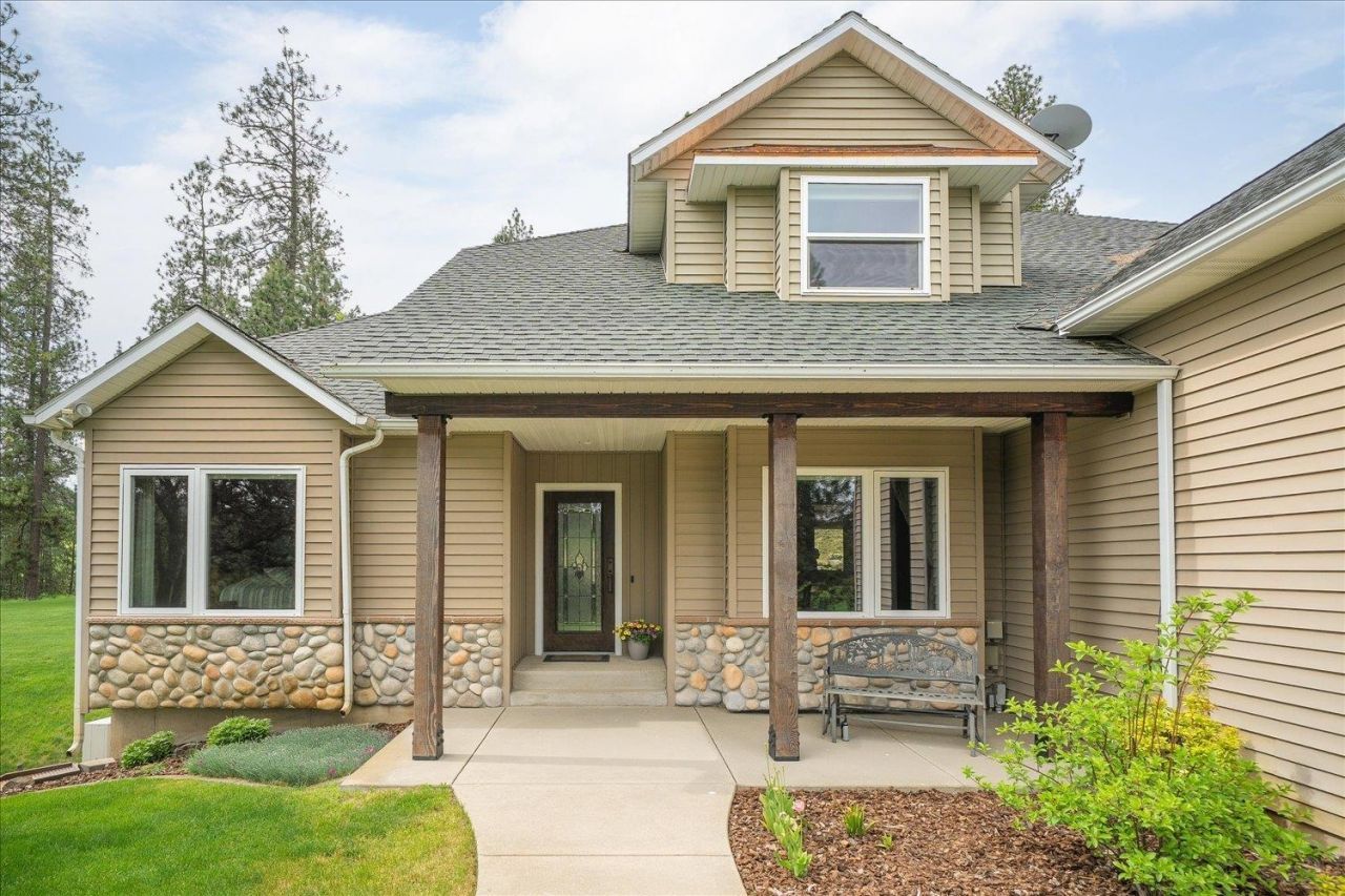 12421 E Mt Spokane Park Dr primary photo
