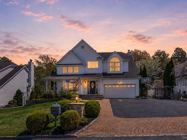 33 Oceanview Boulevard , Manorville, NY 11949