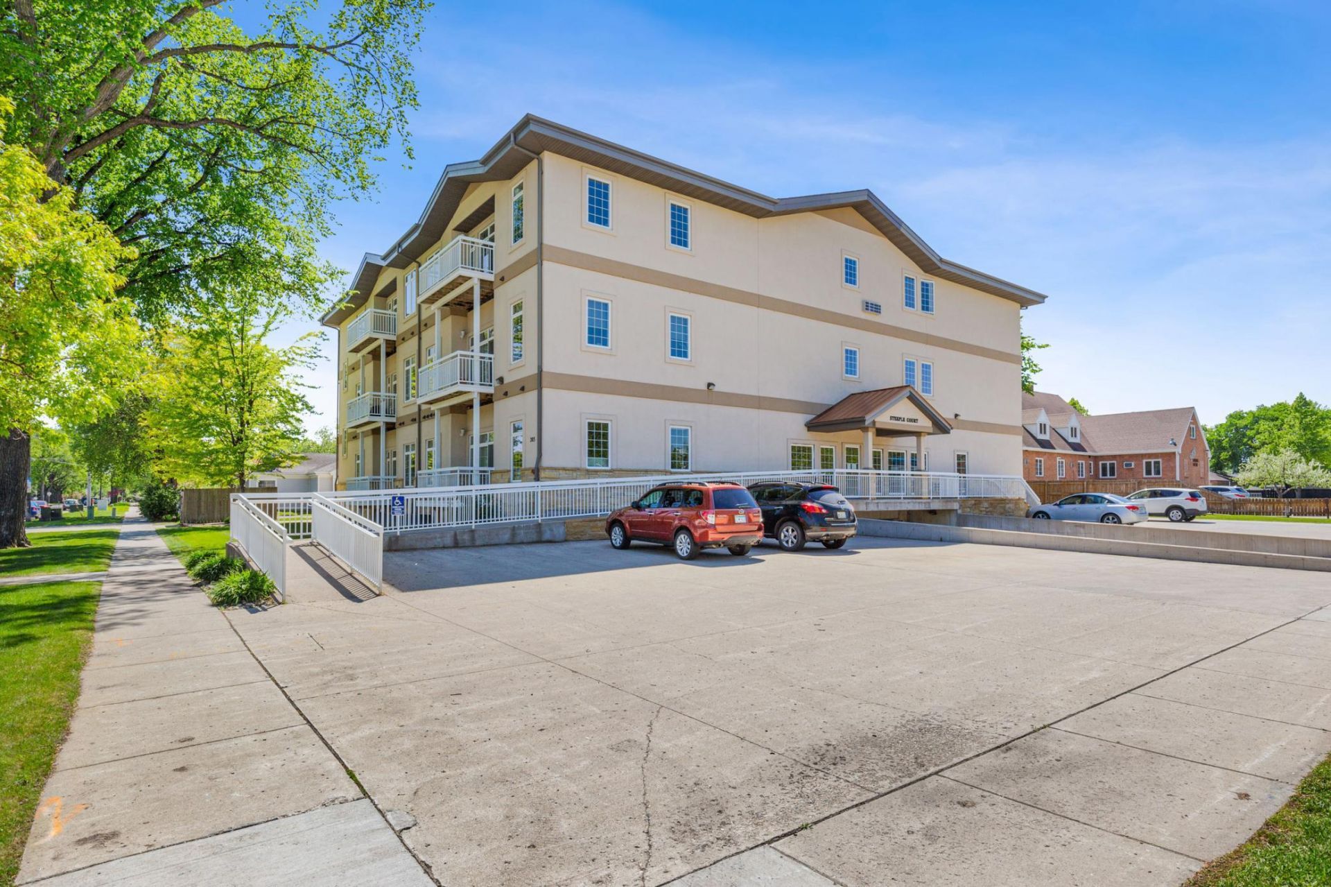 203 6th Street S primary photo