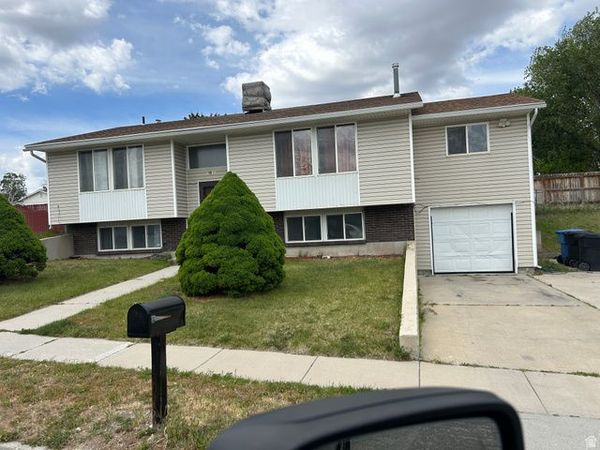 6088 S HAZELHURST DR W, Taylorsville, UT 84129