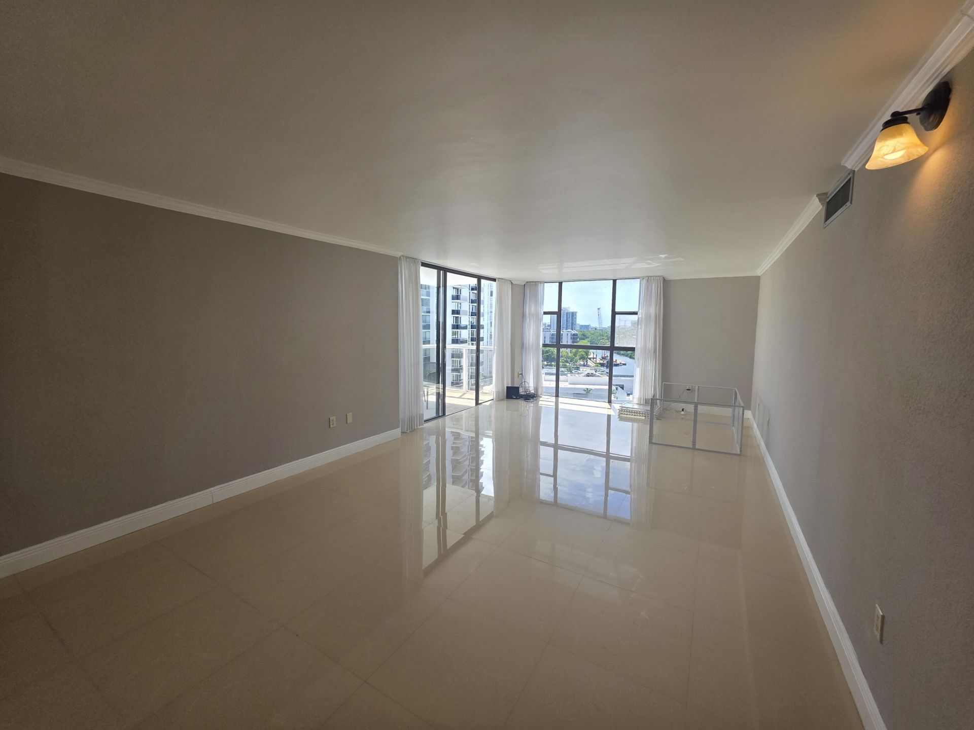 3701 N Country Club Drive, Unit 1008, Aventura, FL 33180 Photo