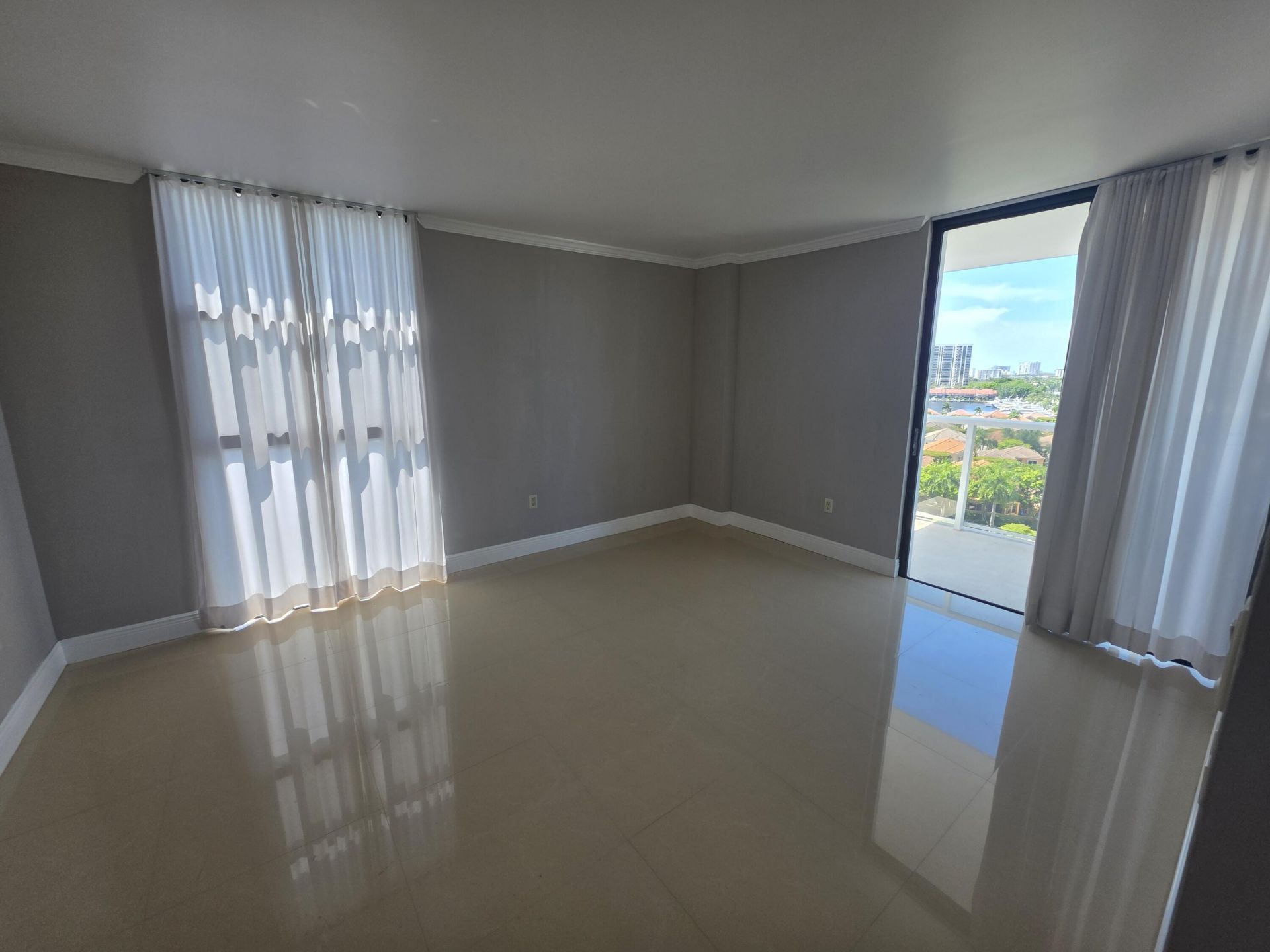 3701 N Country Club Drive, Unit 1008, Aventura, FL 33180 Photo