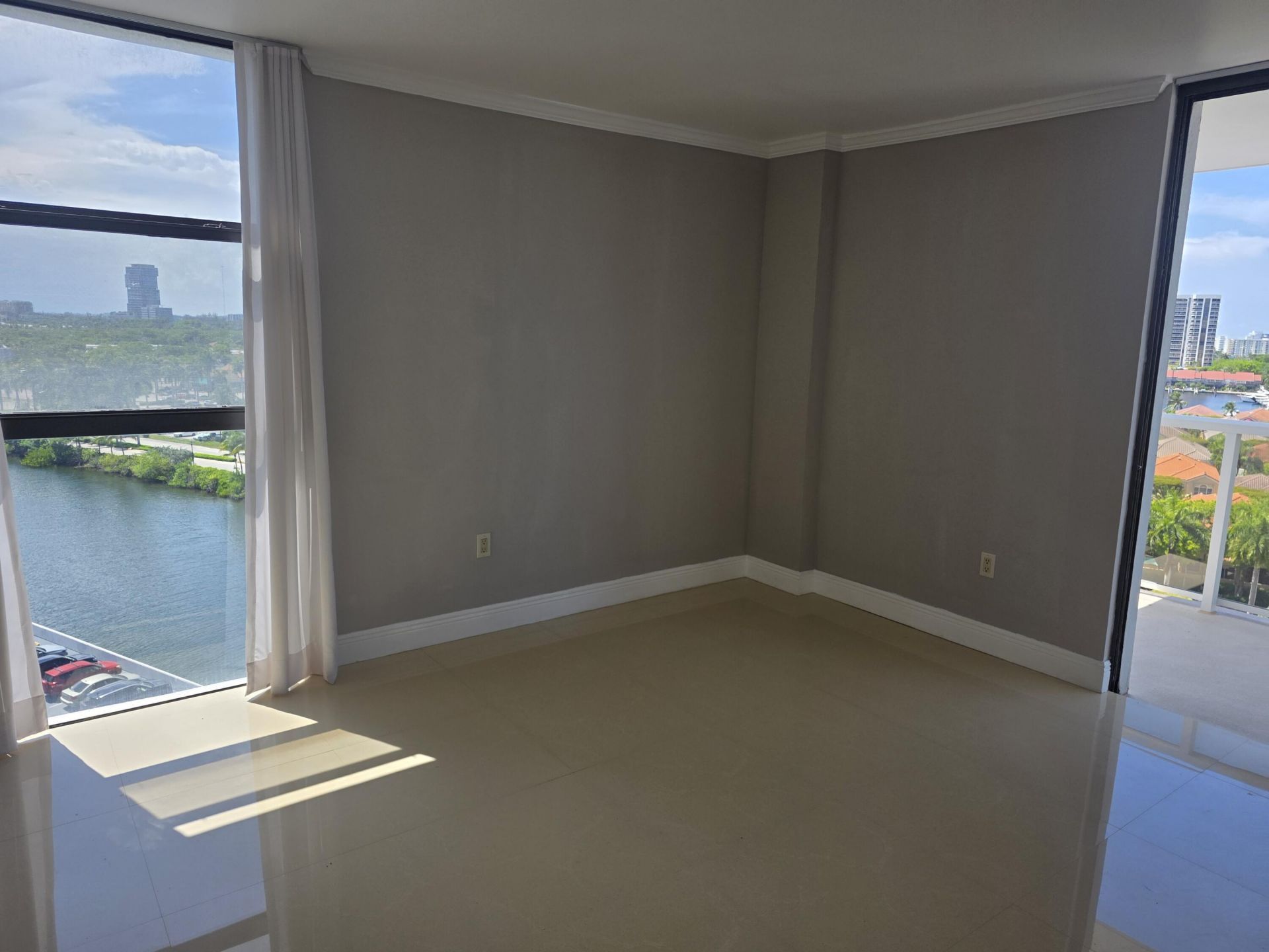 3701 N Country Club Drive, Unit 1008, Aventura, FL 33180 Photo