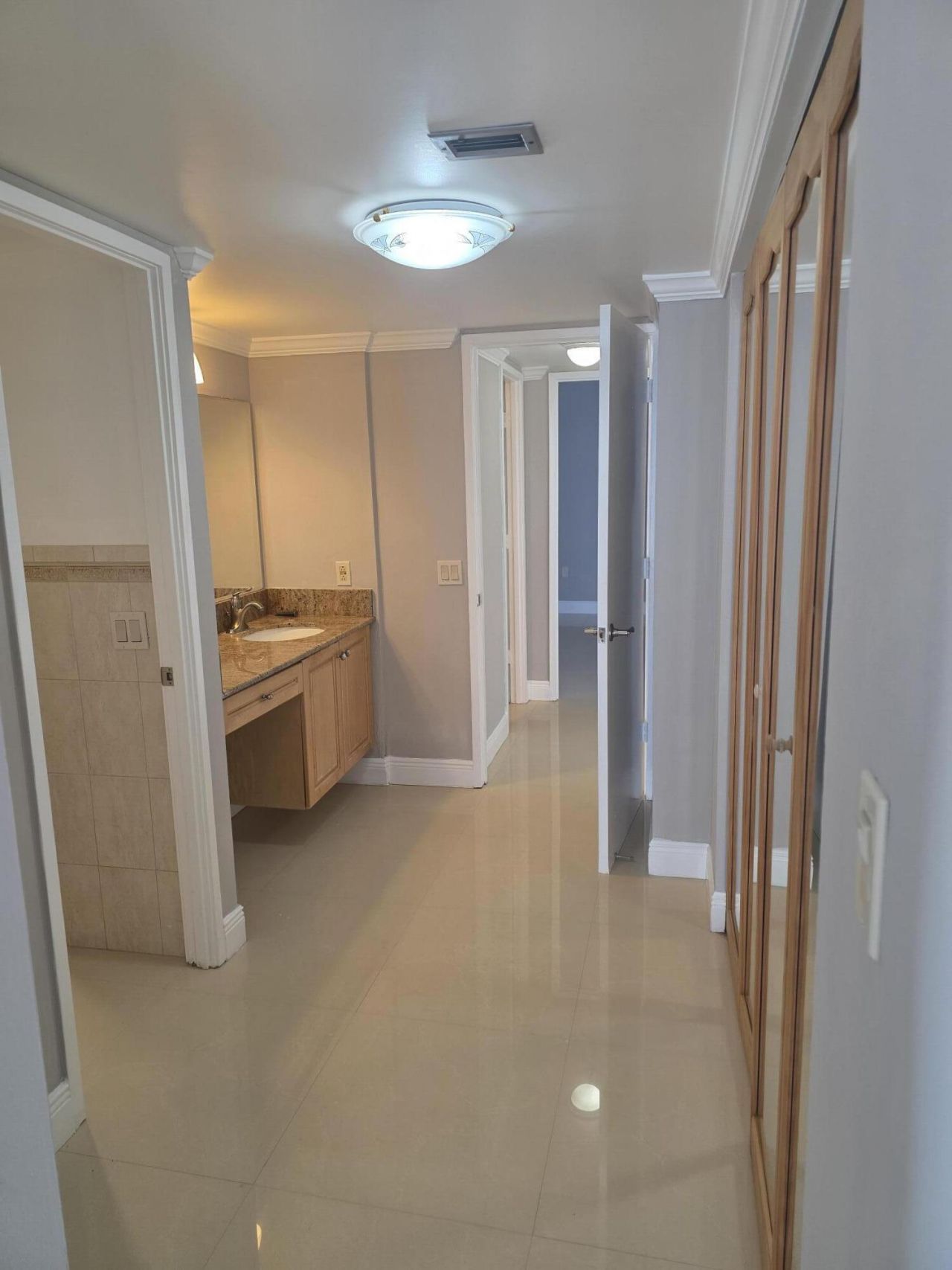 3701 N Country Club Drive, Unit 1008, Aventura, FL 33180 Photo