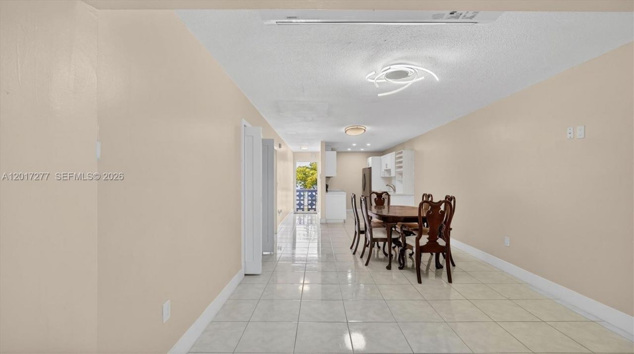 300 NE 191st St , Unit 219, Miami, FL 33179 Photo