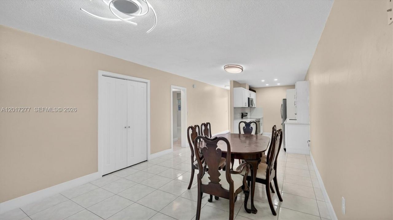 300 NE 191st St , Unit 219, Miami, FL 33179 Photo