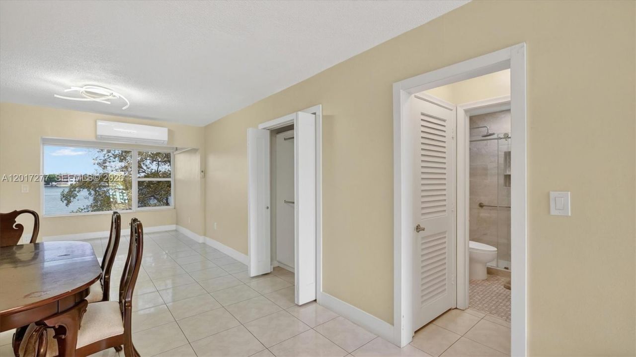 300 NE 191st St , Unit 219, Miami, FL 33179 Photo