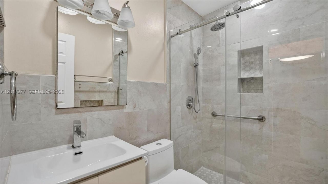 300 NE 191st St , Unit 219, Miami, FL 33179 Photo