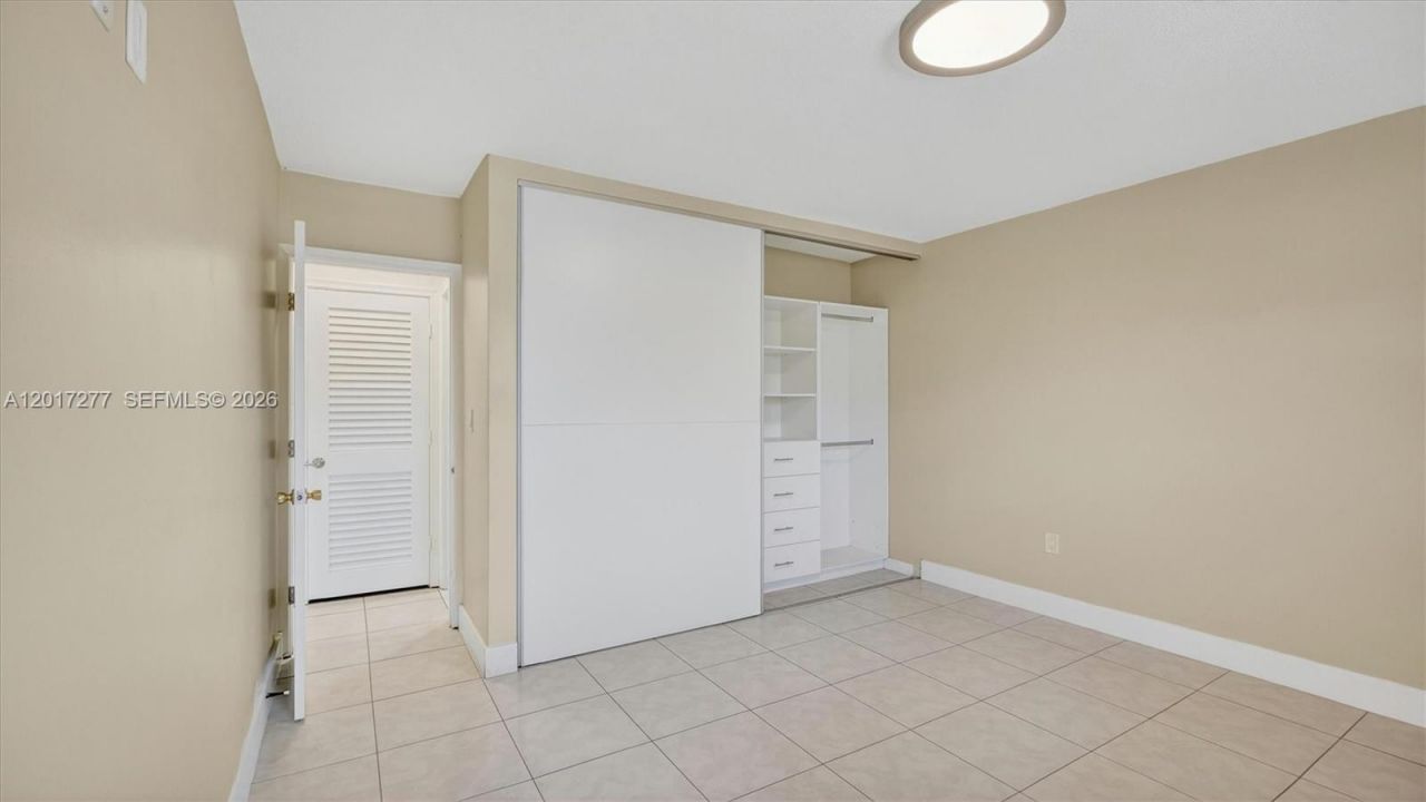 300 NE 191st St , Unit 219, Miami, FL 33179 Photo