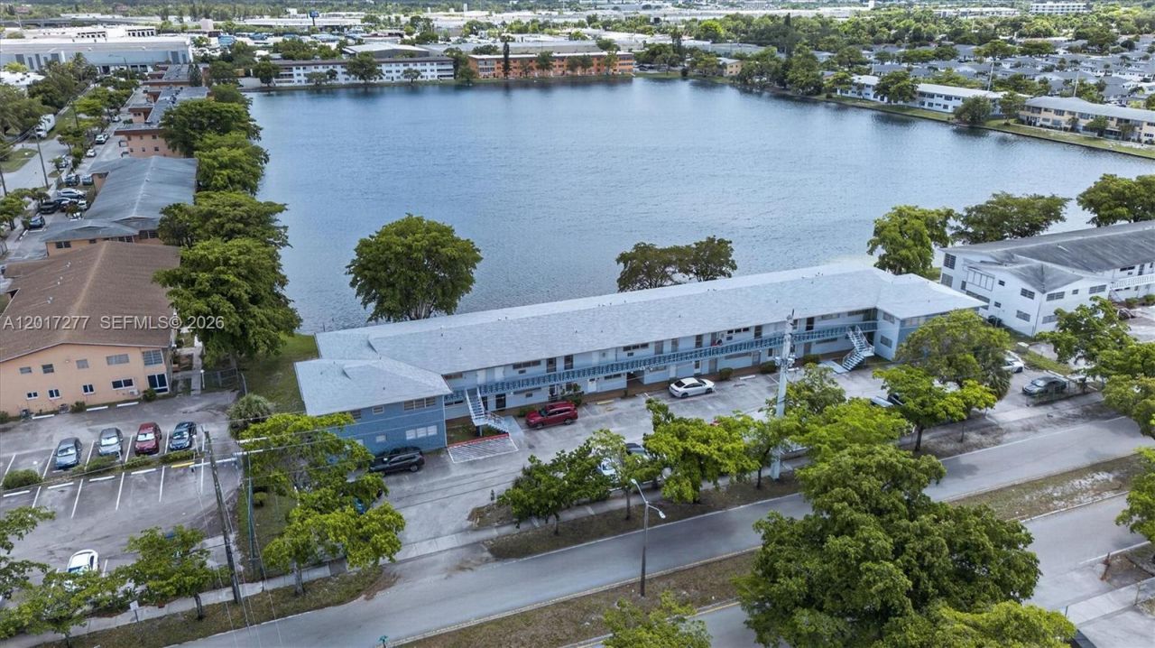 300 NE 191st St , Unit 219, Miami, FL 33179 Photo
