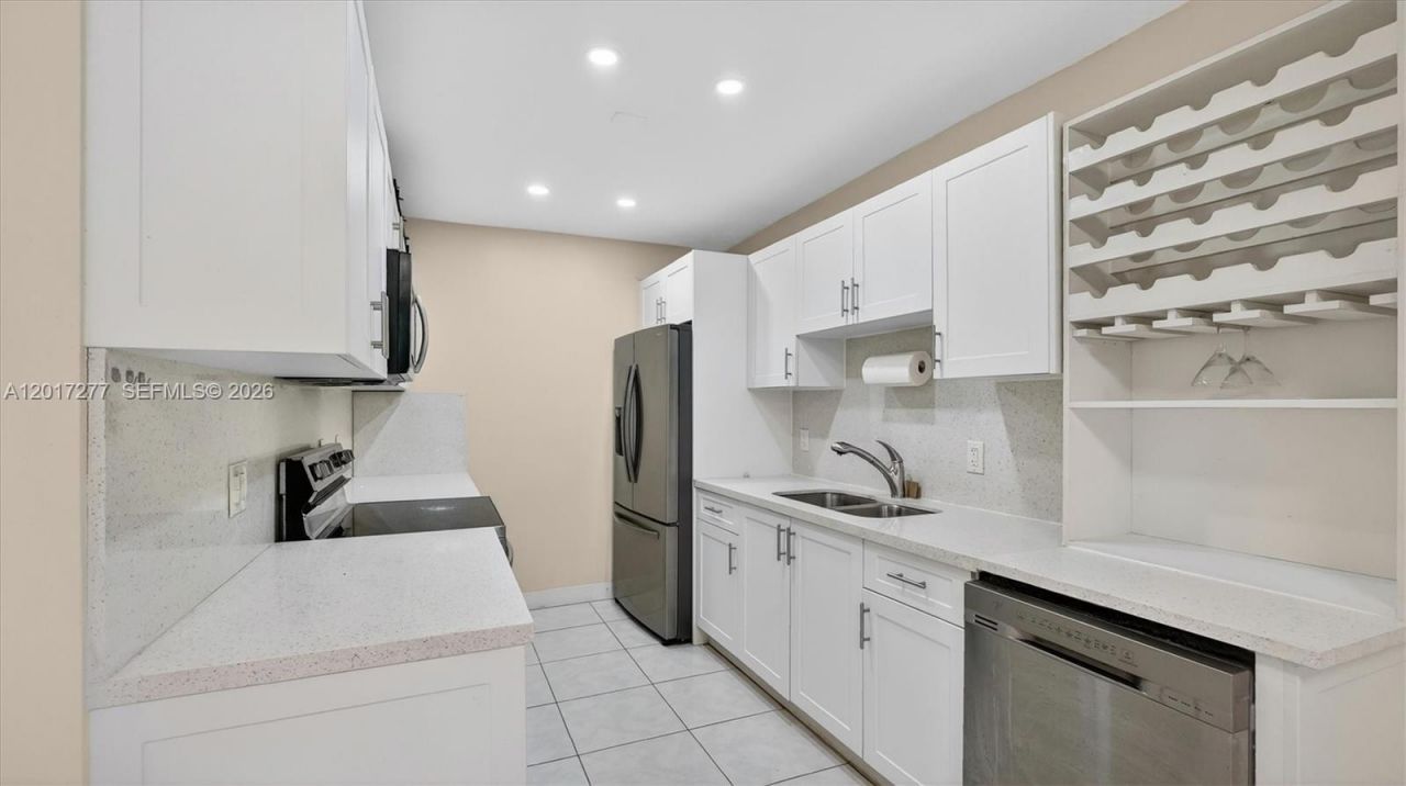 300 NE 191st St , Unit 219, Miami, FL 33179 Photo